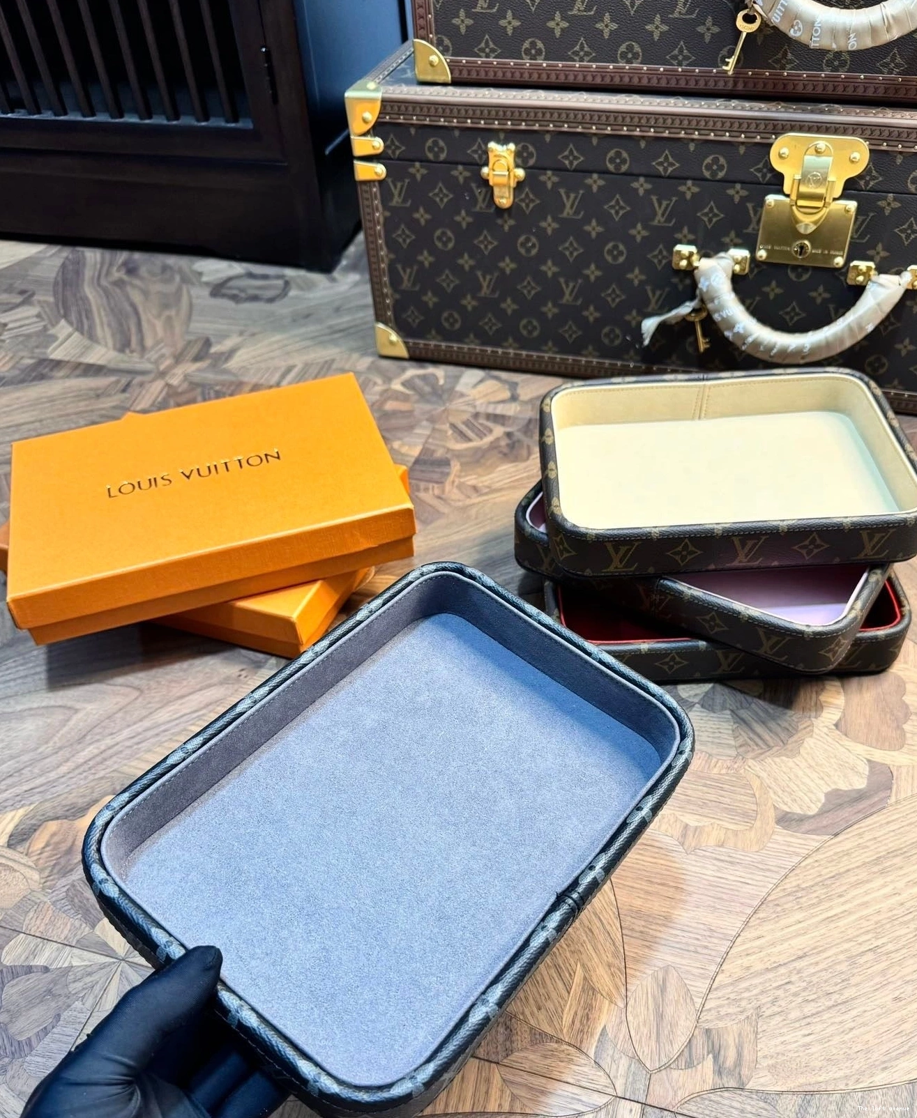 LV TRAY CUSTOM VALET 0731